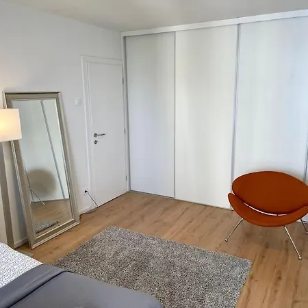 Apartment Spacious Near Train Station Ljubljana