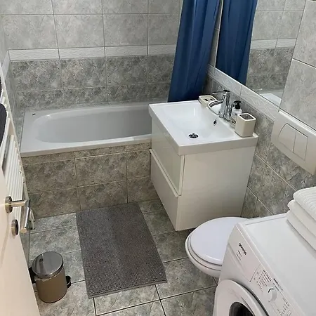 Apartment Spacious Near Train Station