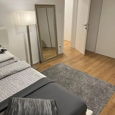 Spacious Near Train Station Апартаменты Любляна