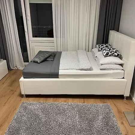 Spacious Near Train Station * Любляна
